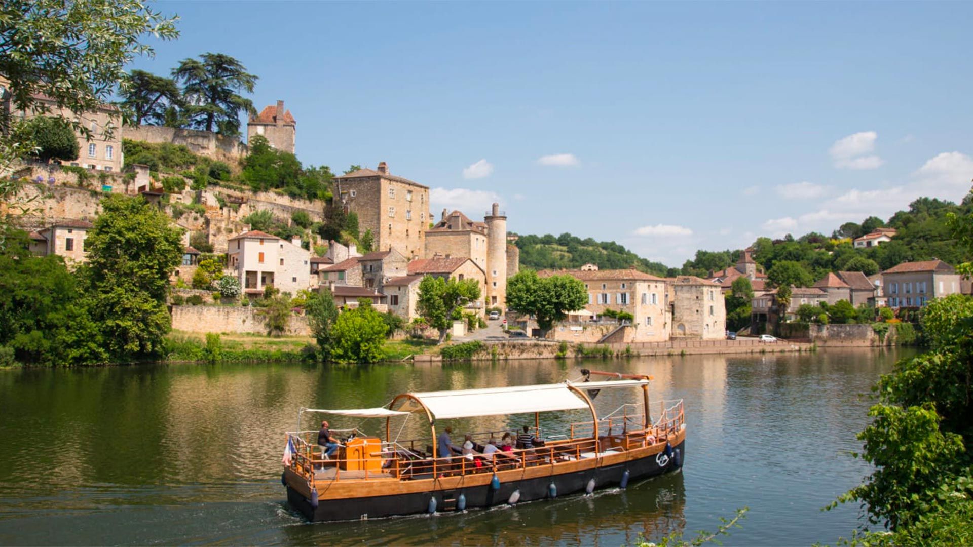 Bateau et gabare sur le lot