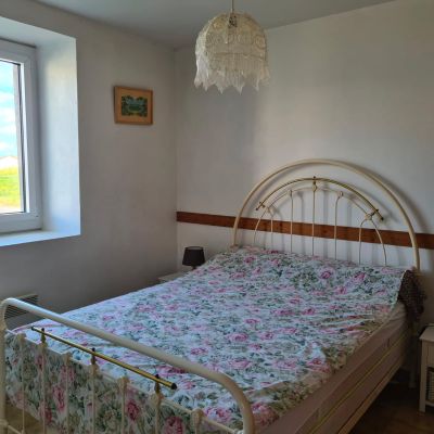 Hébergement Maison de Campagne - Rez-de-Chaussée - location saisonnière sur la commune du Trioulou dans le Cantal pour 5 personnes