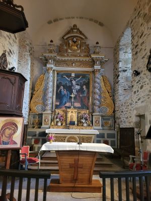 Bannière de procession, intérieur de l'église du Trioulou dans le Cantal