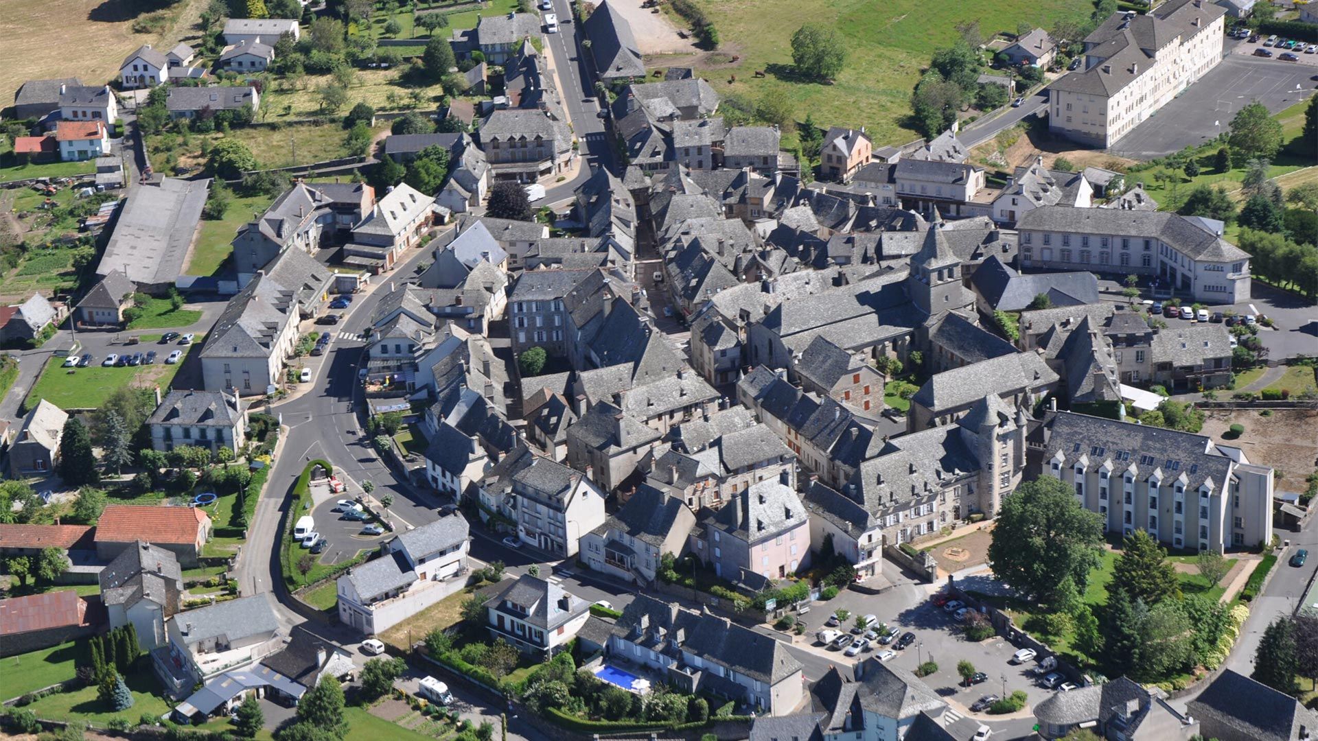 Village de Montsalvy Cantal