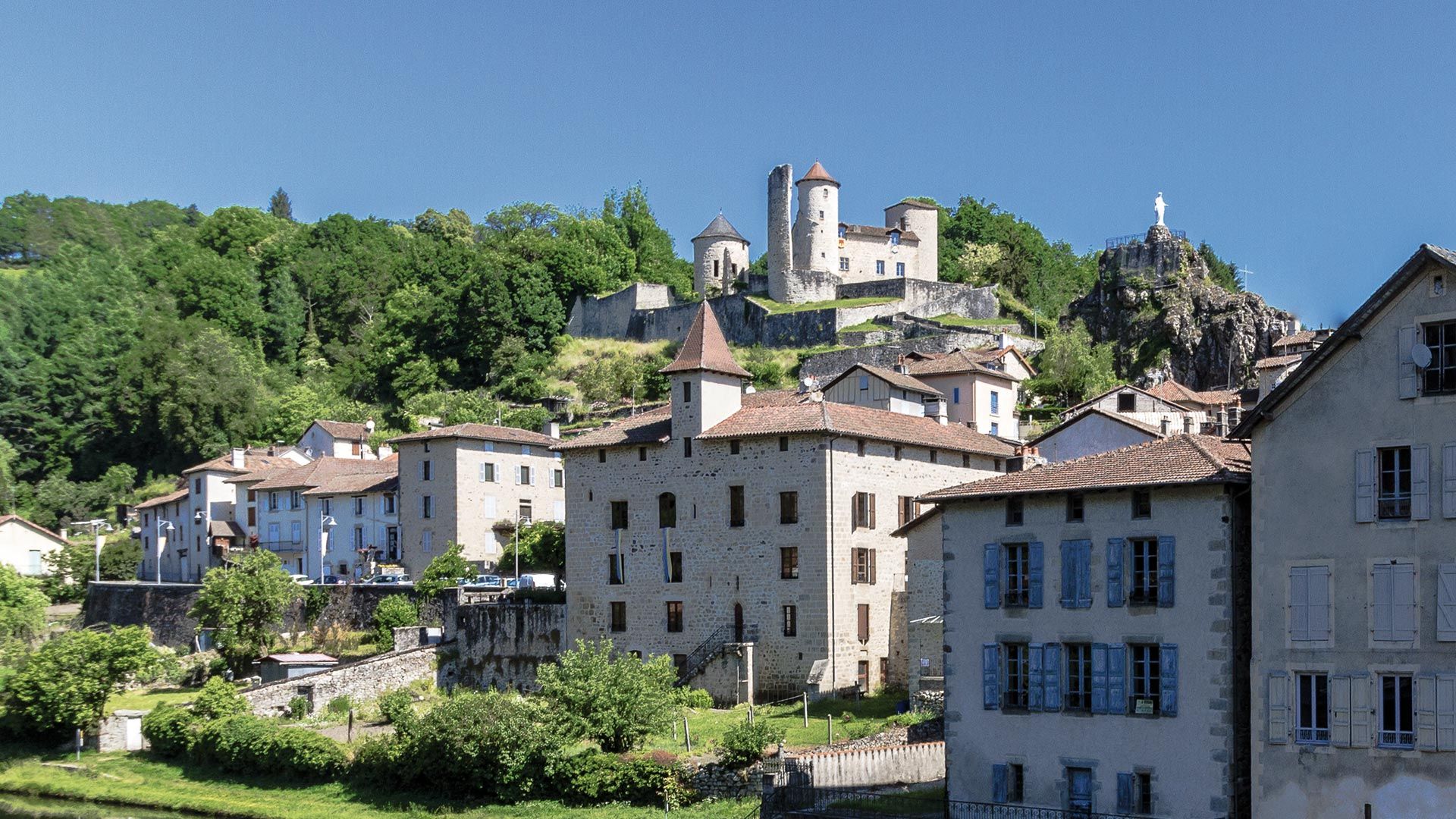 Village de Laroquebrou Cantal